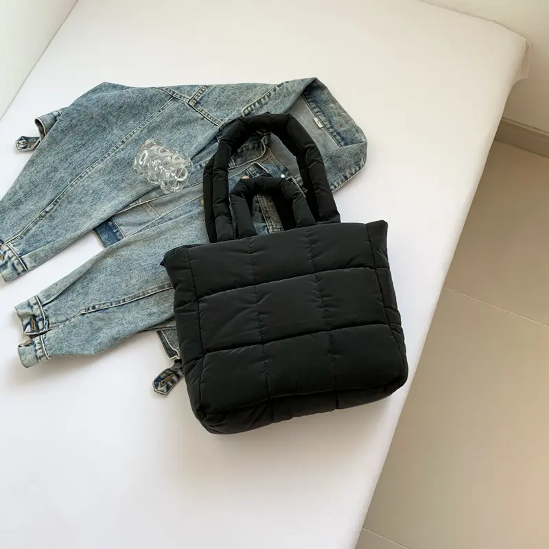 Women Puffer Tote Bag Fashion Shoulder Bag Large Capacity Chic Hobo Bag Lightweight Soft Cloud Tote Bag Stylish Commuting Bag