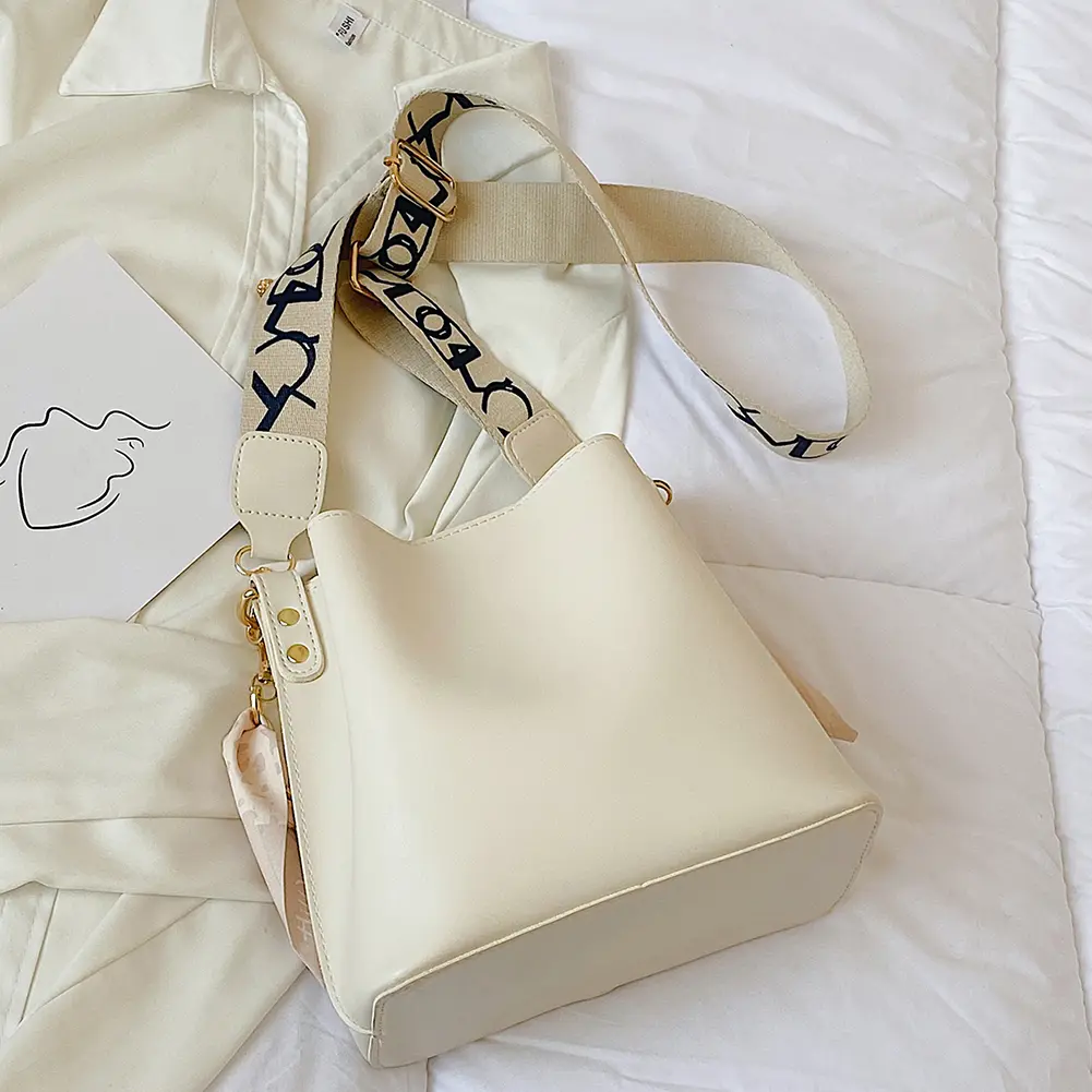 Luxury Chain Shoulder Bag PU Leather Trendy Crossbody Bag Large Capacity Top Handle Bag with Wide Strap for Women