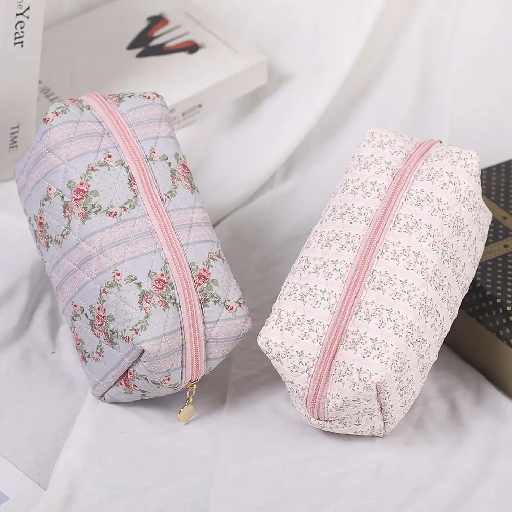 Women Floral Cosmetic Bag Large Capacity Cotton Padded Organizer Bag Zipper Closure Quilted Makeup Handbag Girls Daily Handbag