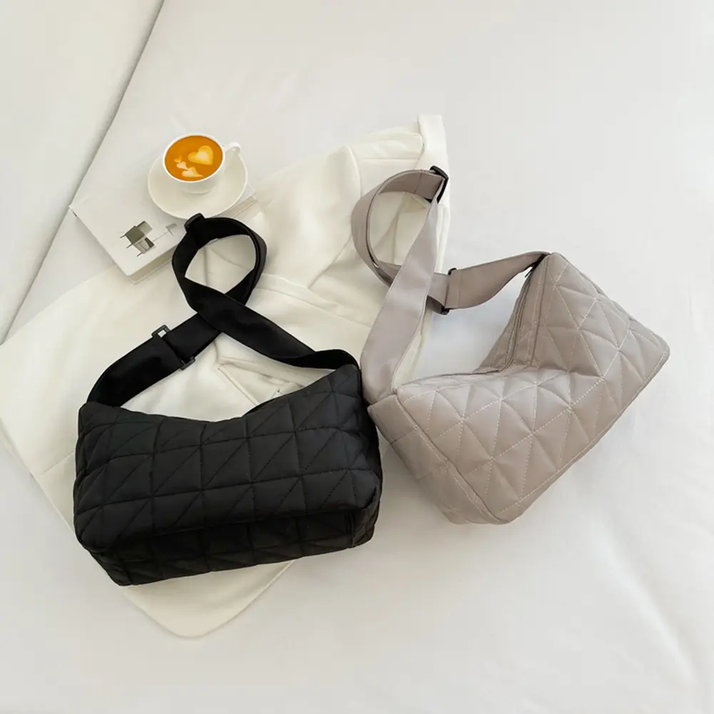 Fashion Women Handbag Quilted Large Capacity Crossbody Handbag Rhombus Solid Wide Belt for Autumn And Winter for Travel Shopping
