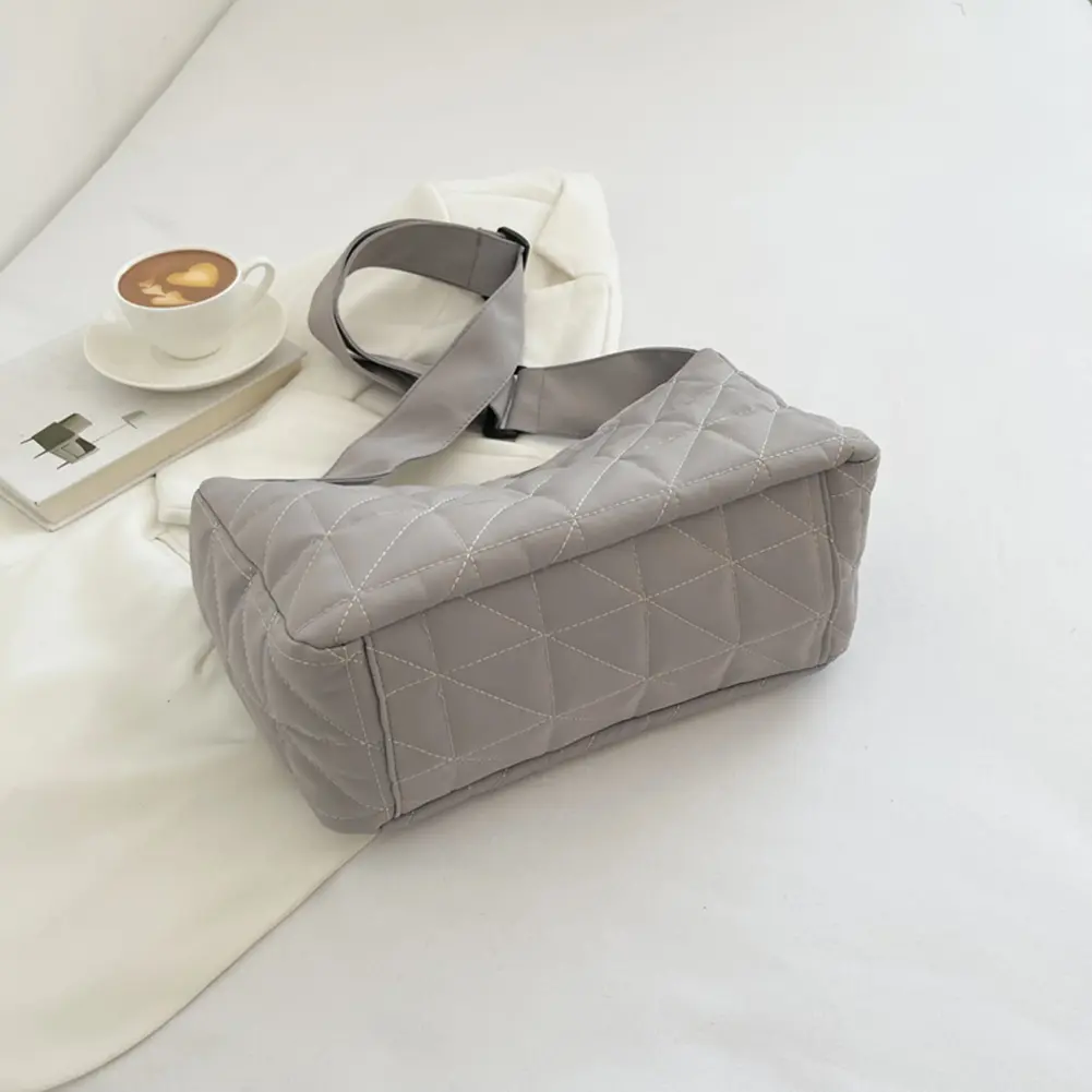 Fashion Women Handbag Quilted Large Capacity Crossbody Handbag Rhombus Solid Wide Belt for Autumn And Winter for Travel Shopping