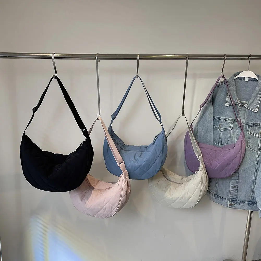 Women Quilted Puffer Shoulder Bag Large Capacity Puffy Crossbody Bag Adjustable Strap Simple Dumpling Handbag Female Commute Bag