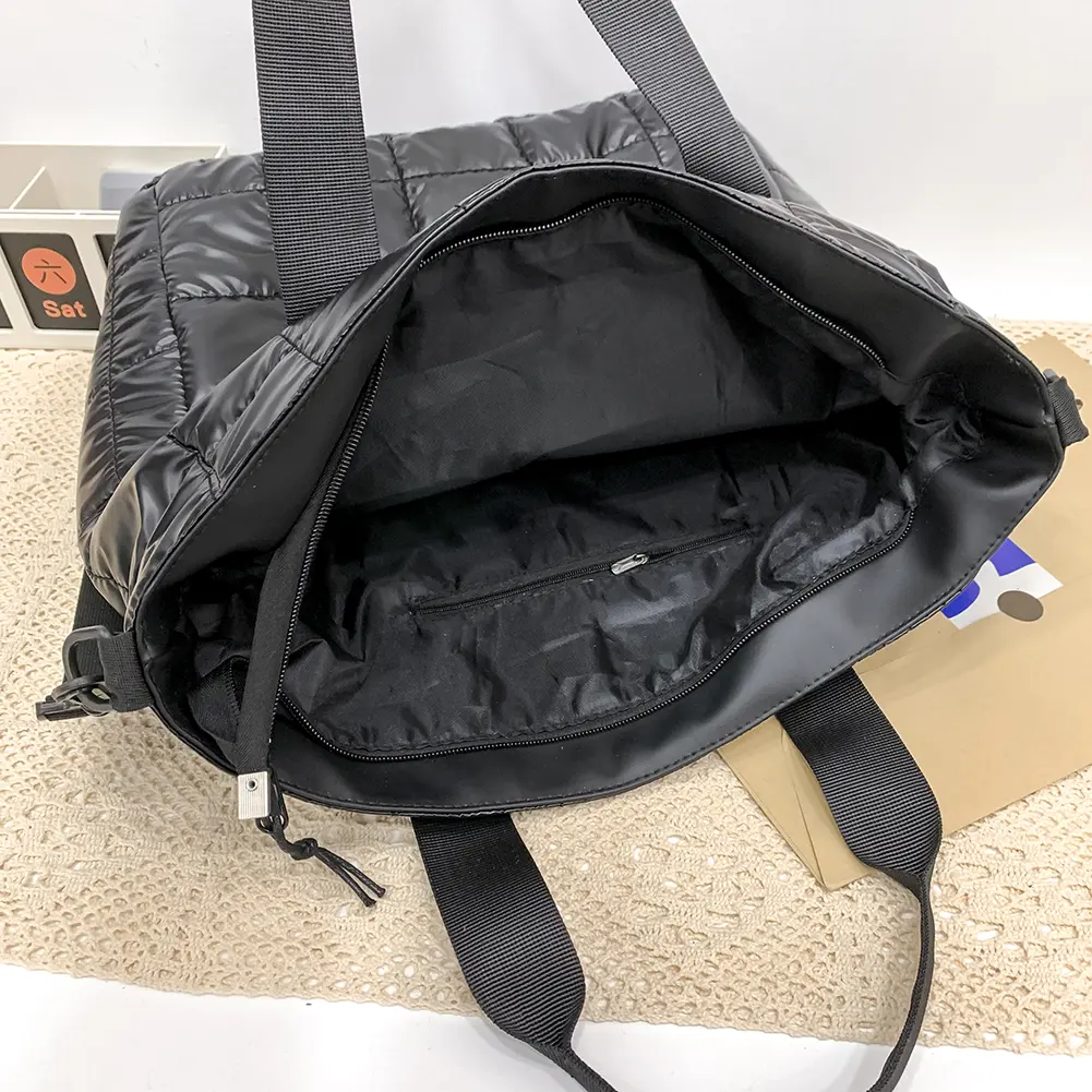 Women Chic Hobo Bag Solid Color Quilted Simple Commuting Bag Large Capacity Fashion Crossbody Bag Zipper Closure Puffy Handbag