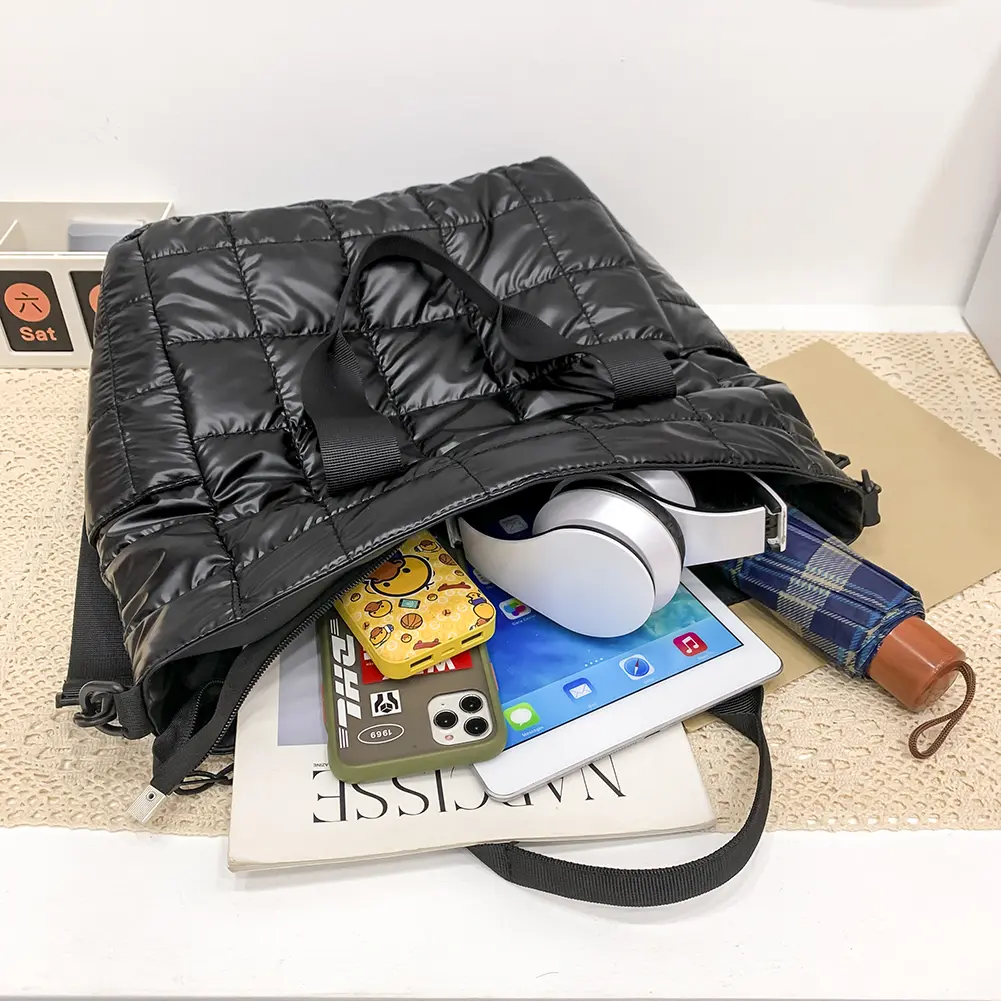 Women Chic Hobo Bag Solid Color Quilted Simple Commuting Bag Large Capacity Fashion Crossbody Bag Zipper Closure Puffy Handbag