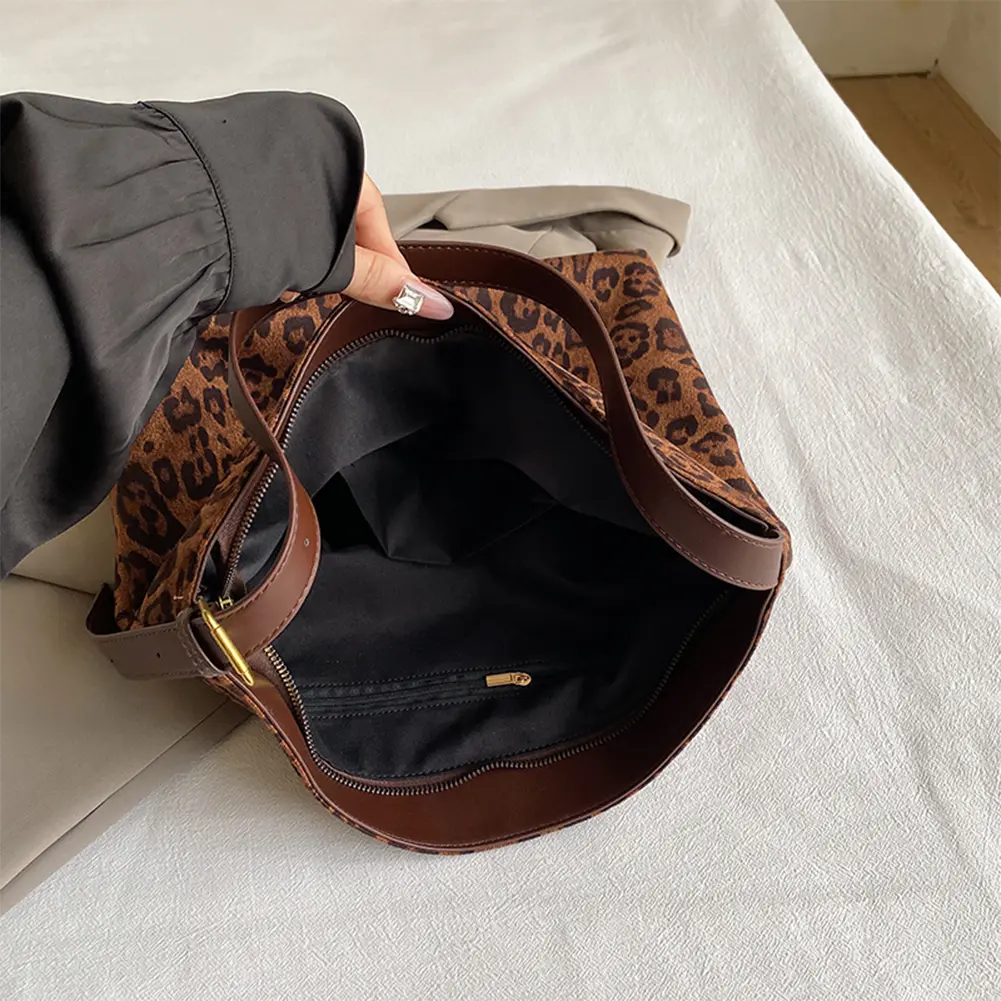 Women Retro Leopard Print Shoulder Bag Large Capacity Faux Suede Large Shoulder Bag Zipper Satchel Bag for Women Travel Shopping