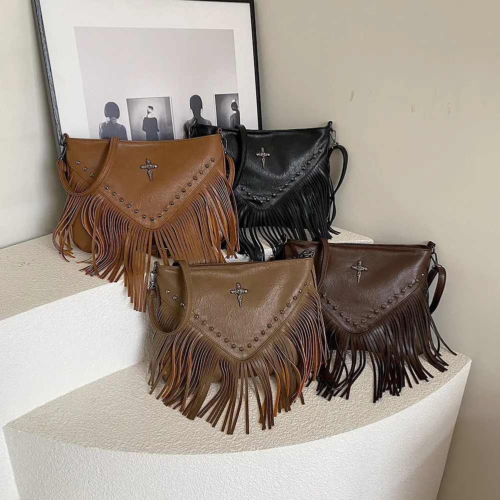 Women PU Rivet Fringe Tassel Bag Large Capacity Vintage Small Handbag Adjustable Strap Tassel Hobo Bag for Outdoor Travel