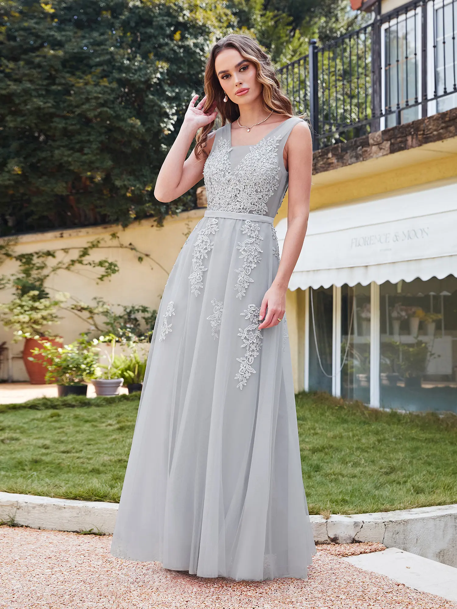 Exquisite Lace Tulle Evening Dress Illusion Soft Net Collar Sleeveless V-Backless Gowns Slim A-line Floor-length Prom Dresses