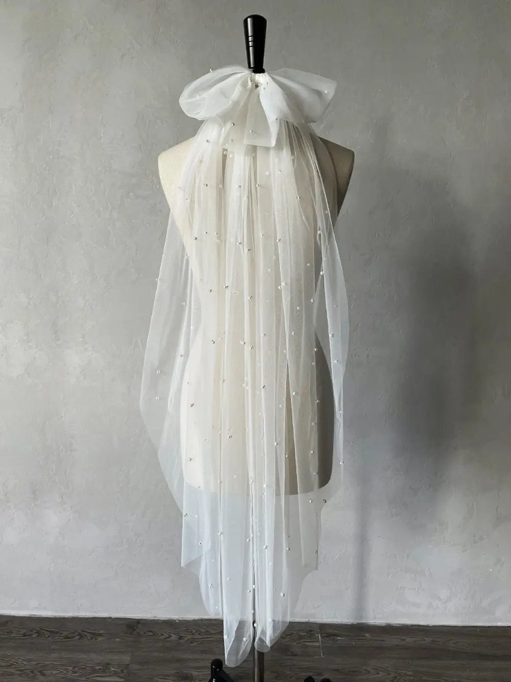 Luxury Bow Pearl Veil Ivory Pearls Beaded Tulle Brides Veil Fingertip Length Multi-layer Mesh Bridal Wedding Dress Veils Decor