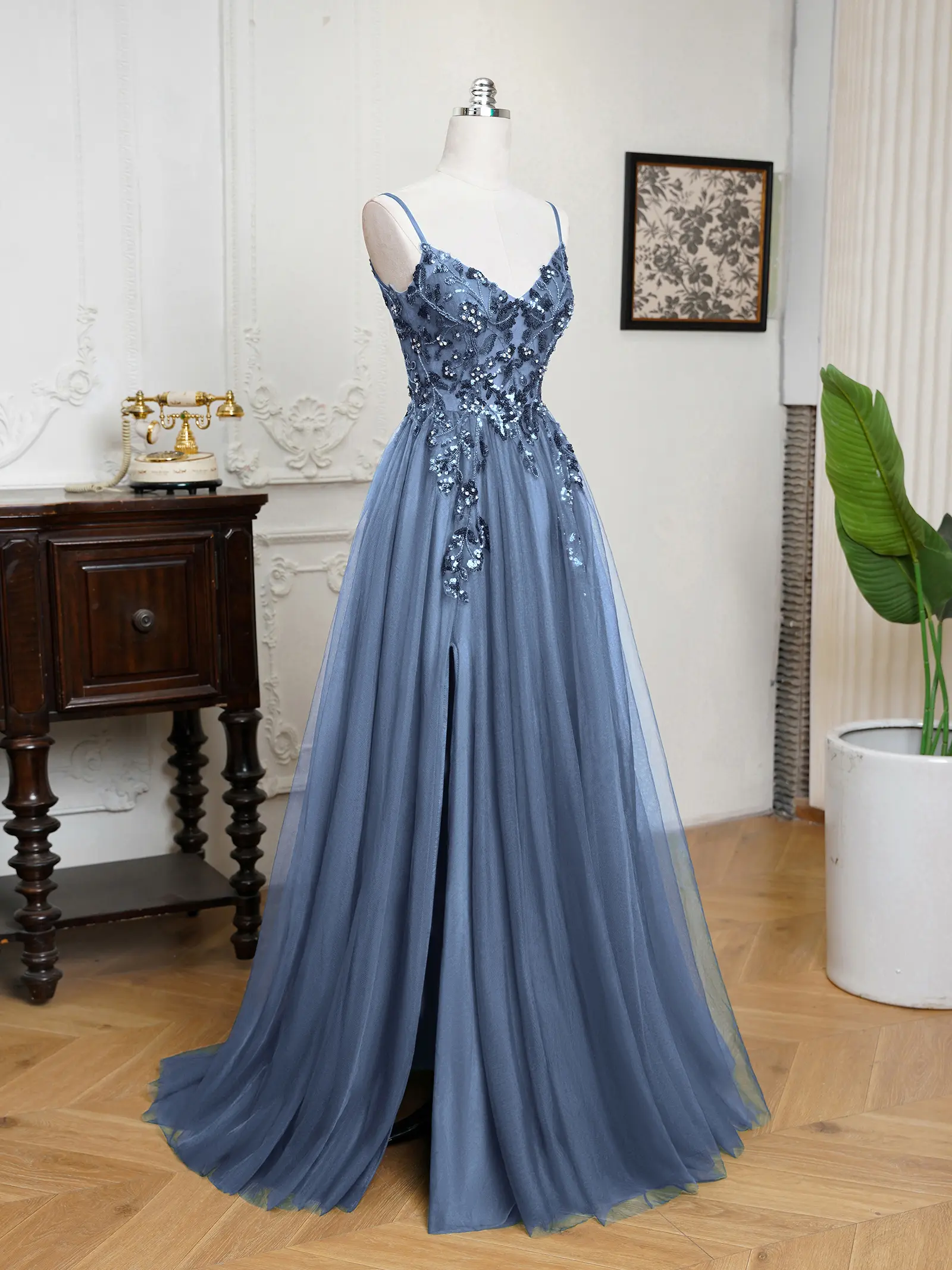 MisShow Sling Evening Dresses Sexy Spaghetti Straps V-Neck Illusion Sequins Appliques Prom Dress A-Line Train High Split Gowns