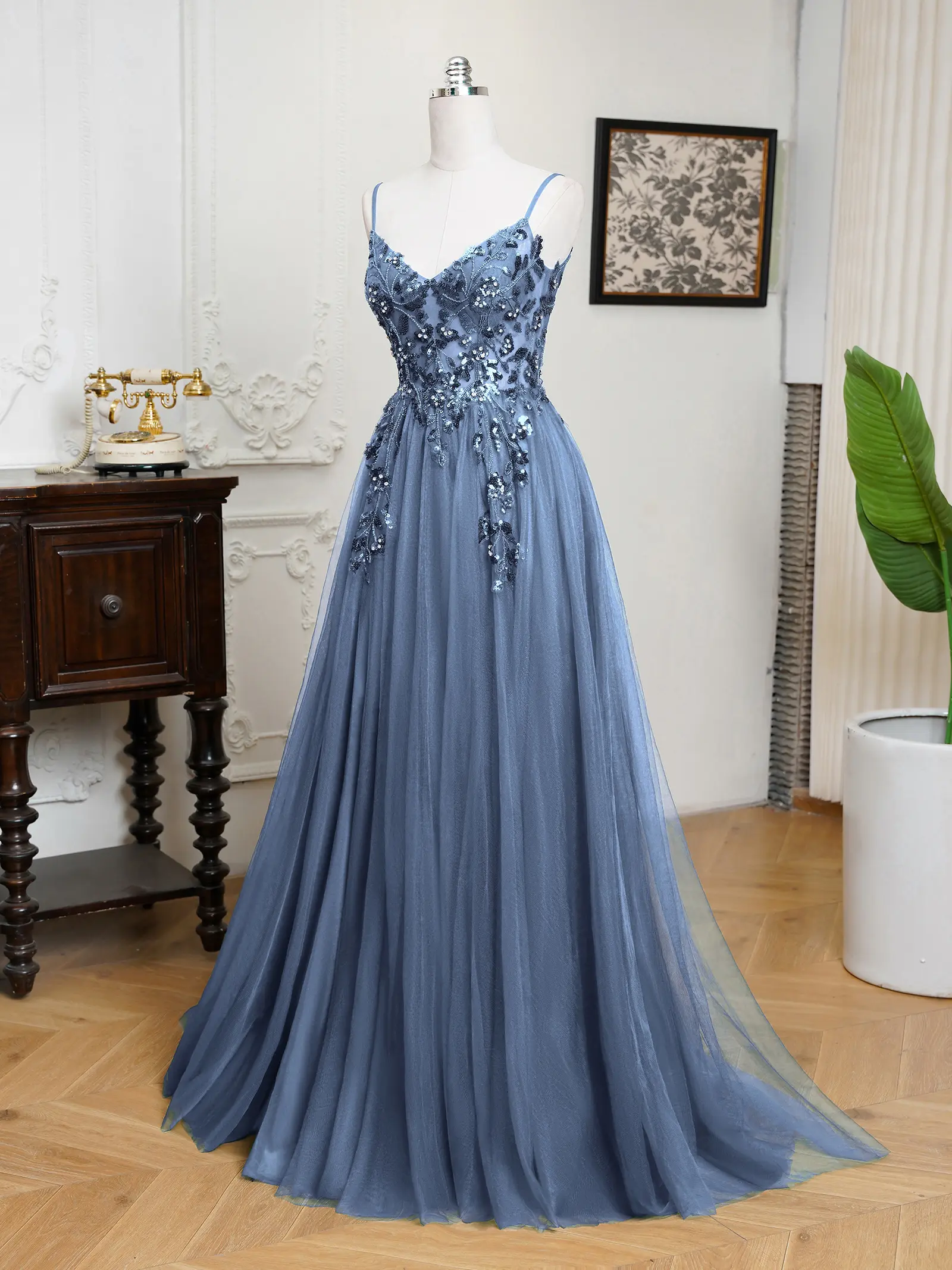 MisShow Sling Evening Dresses Sexy Spaghetti Straps V-Neck Illusion Sequins Appliques Prom Dress A-Line Train High Split Gowns