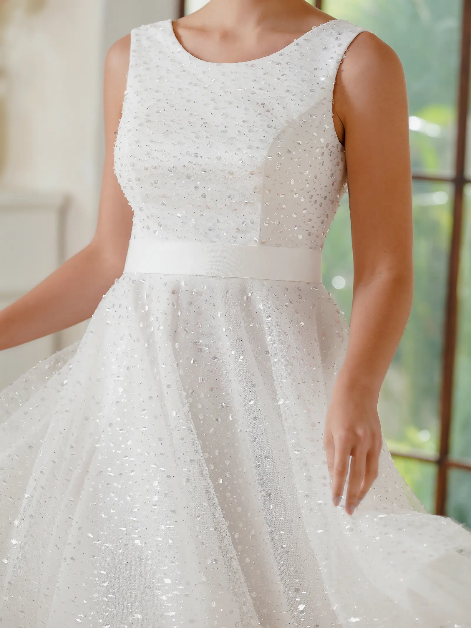 MisShow White Homecoming Dresses Chiffon Sequins O-Neck Sleeveless Bandage Backless Cocktail Dress A-Line Short Party Prom Gowns