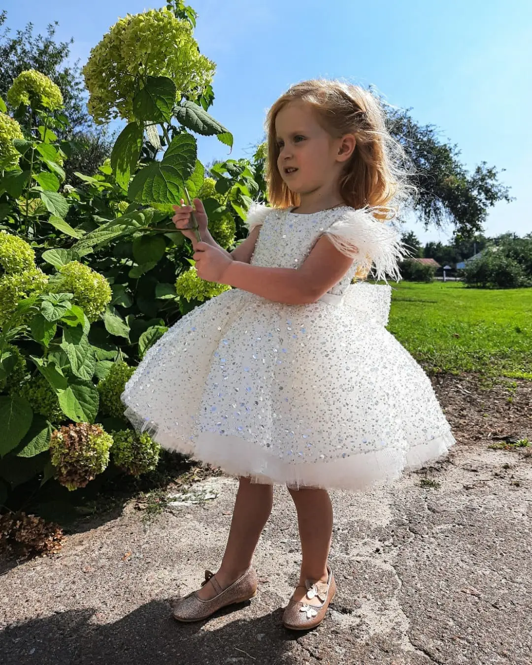 MisShow Diamond Flower Girl Dress White Glitter Sequins O-Neck V-Backless Feather Ball Gowns Bow Waist Knee-Length Party Gowns