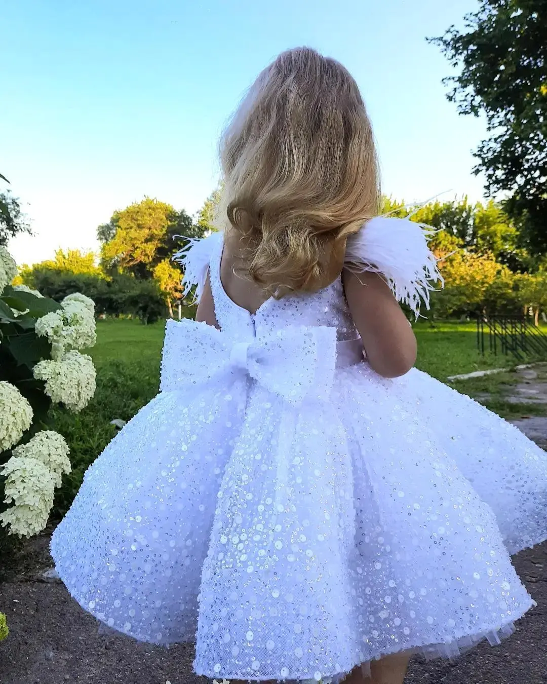 MisShow Diamond Flower Girl Dress White Glitter Sequins O-Neck V-Backless Feather Ball Gowns Bow Waist Knee-Length Party Gowns