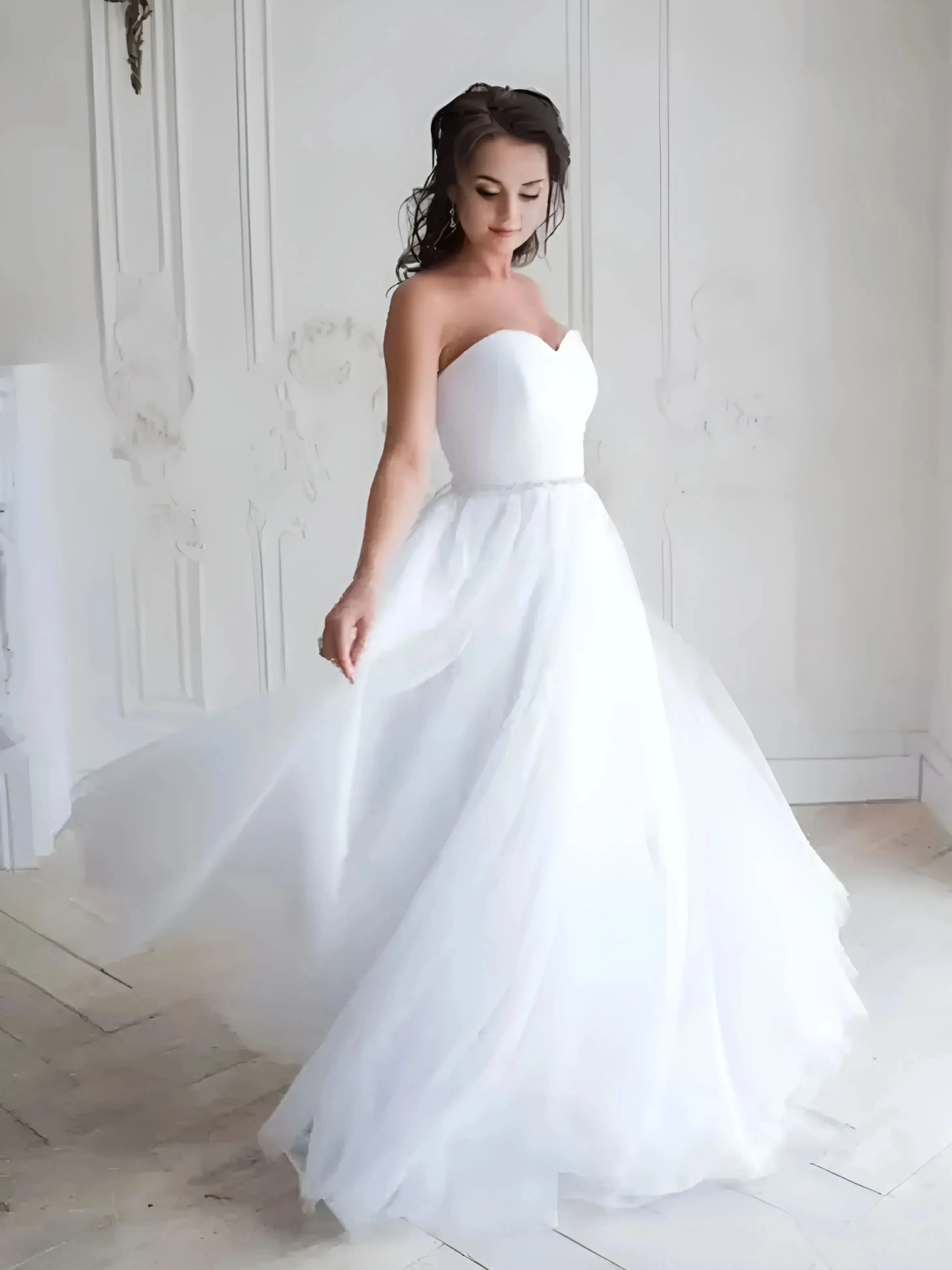 MisShow Tulle Evening Dresses Tube Top Sweetheart Collar Lace-Up Back Prom Gowns Crystal Sequined Waist Maxi Train Wedding Dress