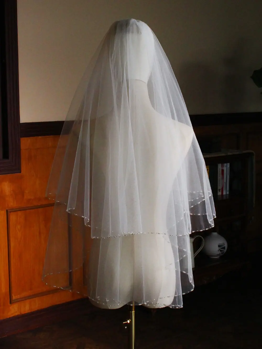 Ivory Short Bridal Two Layer Tulle Pearls Beaded Crescent Edge Wedding Veils With Hair Comb Elbow Length Bride Blusher Veils