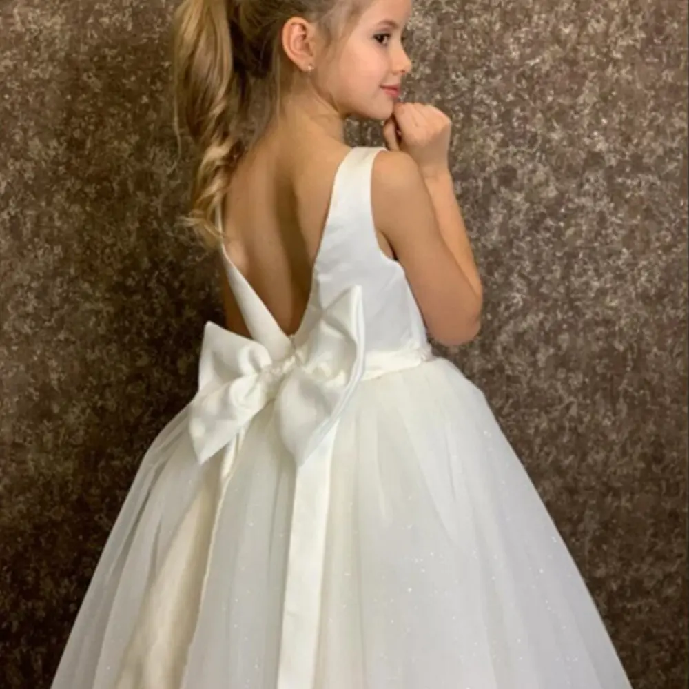 MisShow Flower Girl Dresses Ivory White O-Neck Sleeveless V-Backless Princess Dress Pearls Bow Waist Tulle Train Communion Gowns