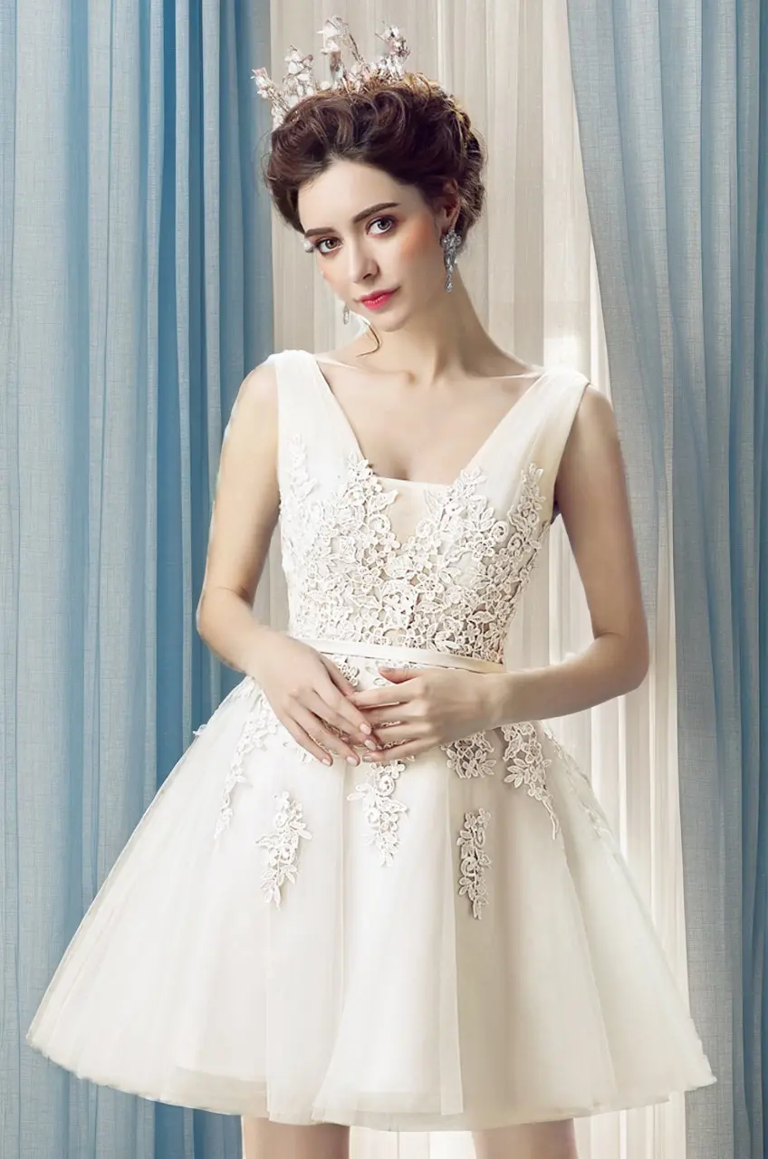 MisShow Sleeveless Homecoming Dresses Tulle Straps V-Neck Lace Appliques Lace-up Backless Cocktail Dress A-Line Short Party Gown