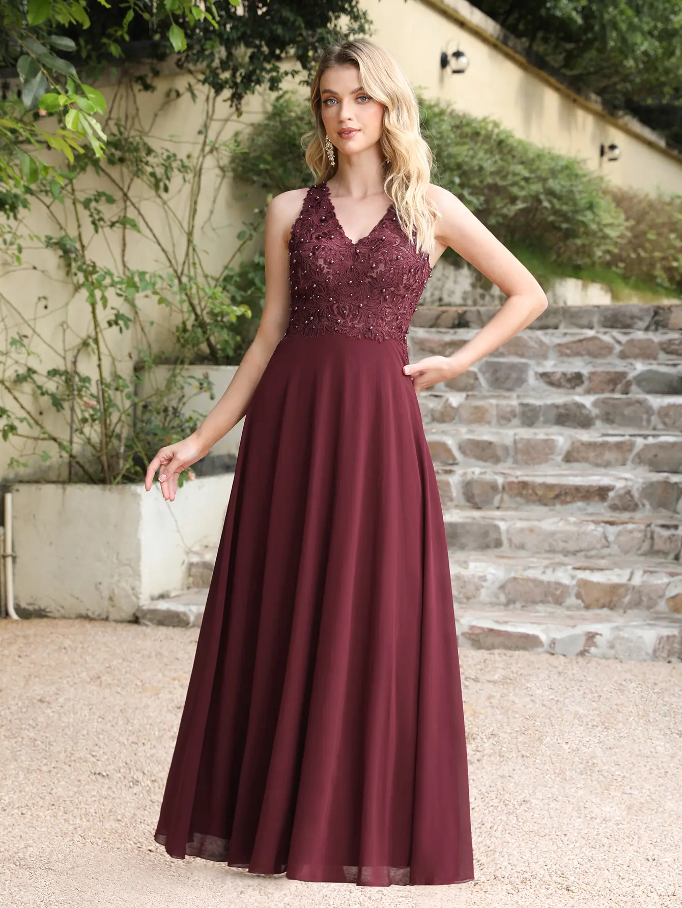 MisShow Sleeveless Bridesmaid Dresses Pearls Lace Appliques V-Neck Halter Evening Dress Sheer Backless A-Line Party Long Vestido