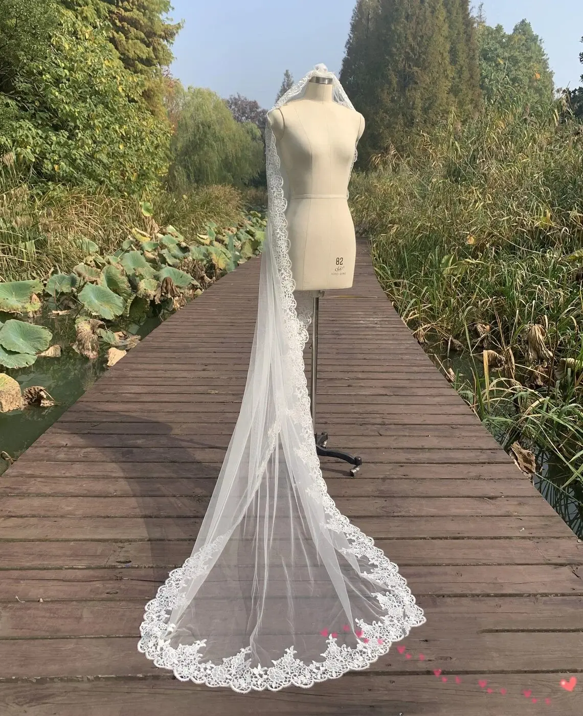 MisShow 3 Meters Long Veils With Comb Single Layer Floral Lace Appliques Edge Sheer Tulle Bridal Veils Cathedral Wedding Veils