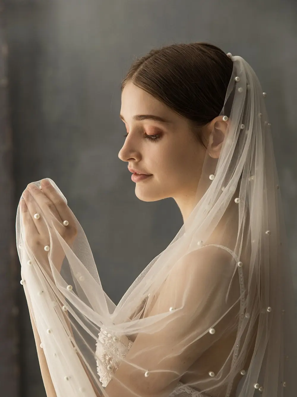 230Cm Long Bridal Veil White Ivory Luxury Pearls Tulle Veils With Hair Comb Single Layer Lace Edge Cathedral Wedding Bride Veil
