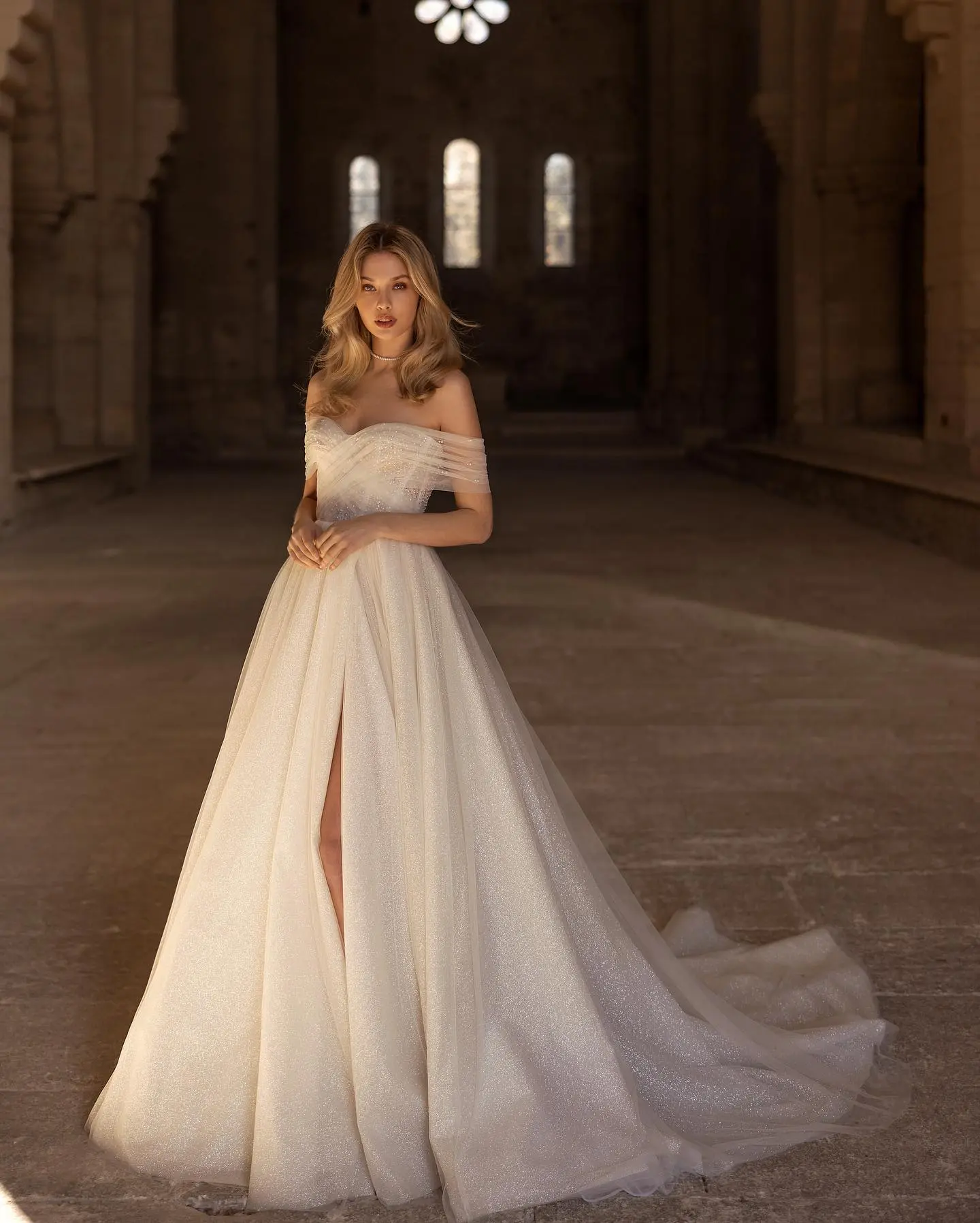 Stunning Off The Shoulder Long Sleeves Pleat Boho Beach A Line Wedding Dresses Side Slit Custom Made 2024 Vestido De Noival