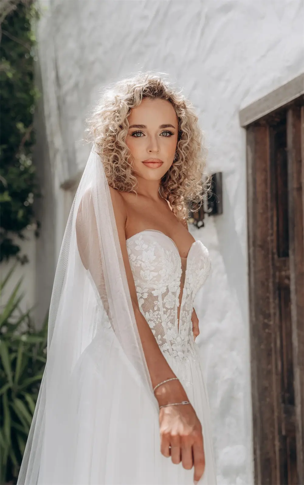 Popular V-neck Lace Applique Bridal Grown A Line Wedding Dresses Side Slit Custom Made Vestido De Noival