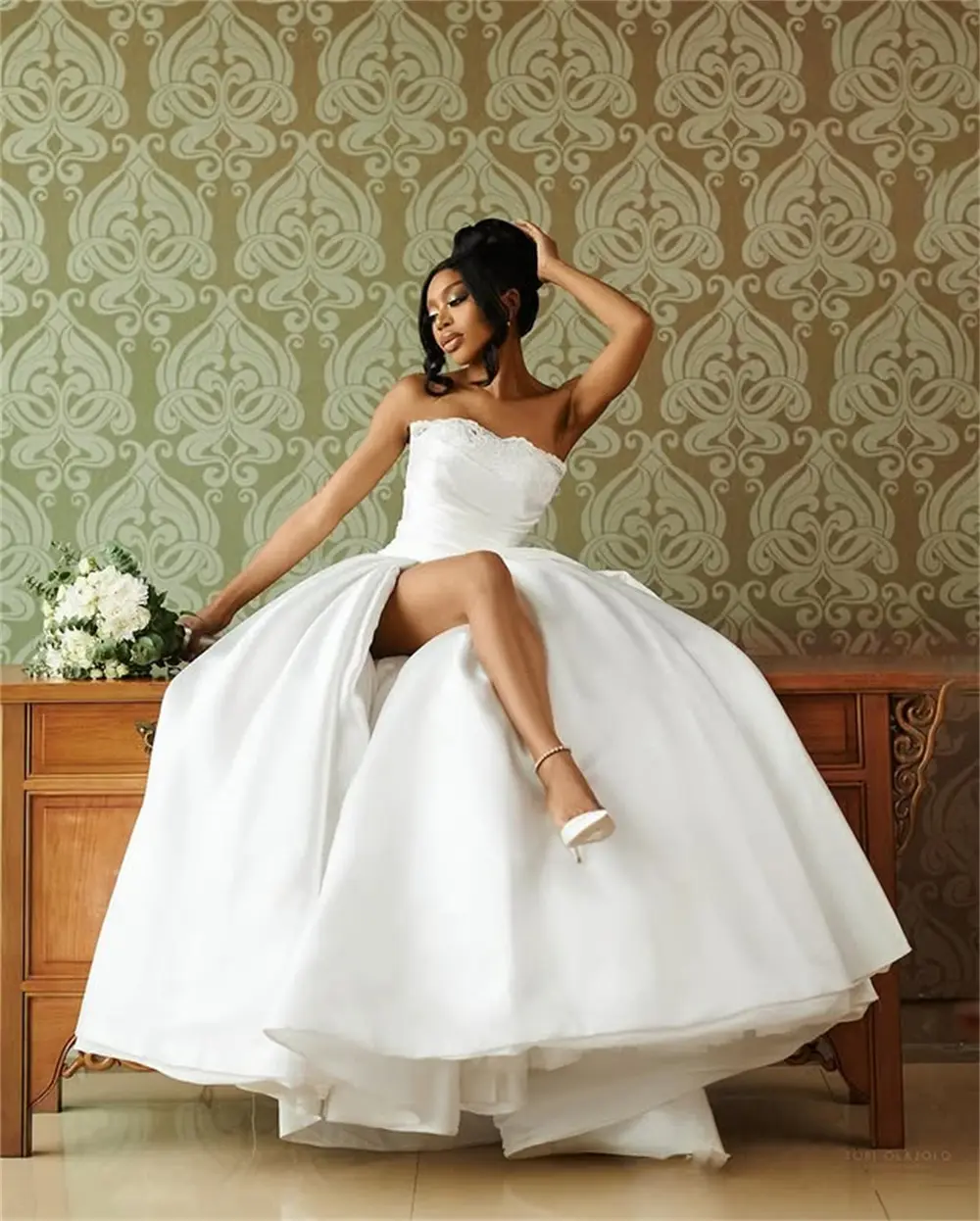 Vintage Strapless Pleat Ball Grown Wedding Dresses Side Slit Custom Made 2025 Rode De Morrie