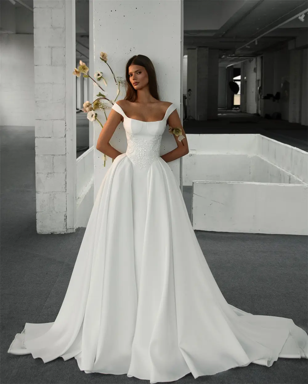 Luxurious Two Straps Scoop Lace Applique Satin Bridal Grown A Line Wedding Dresses Sweep Train Custom Made 2026 Rode De Morri