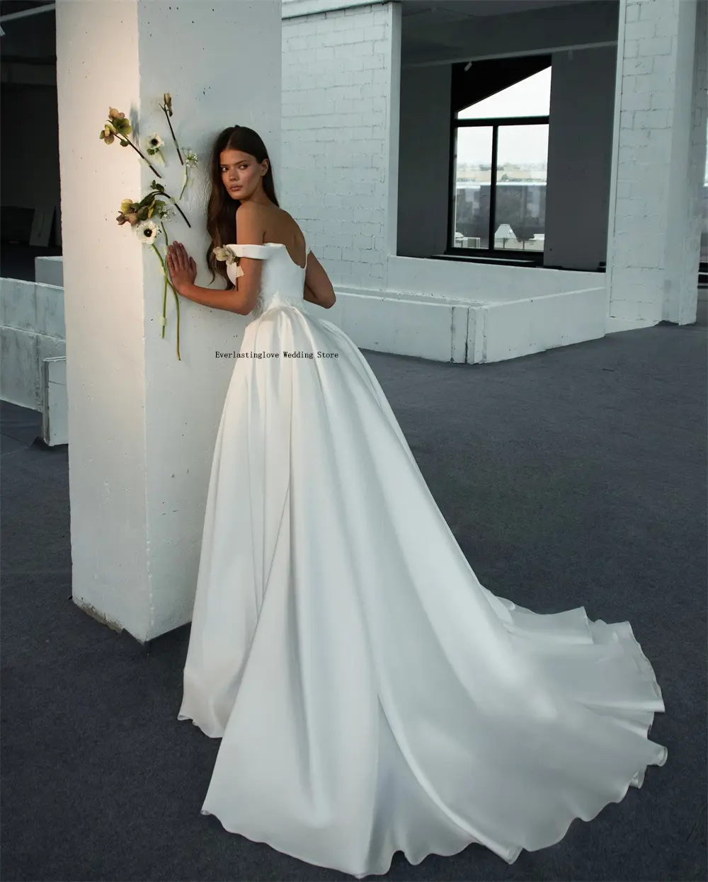 Luxurious Two Straps Scoop Lace Applique Satin Bridal Grown A Line Wedding Dresses Sweep Train Custom Made 2026 Rode De Morri