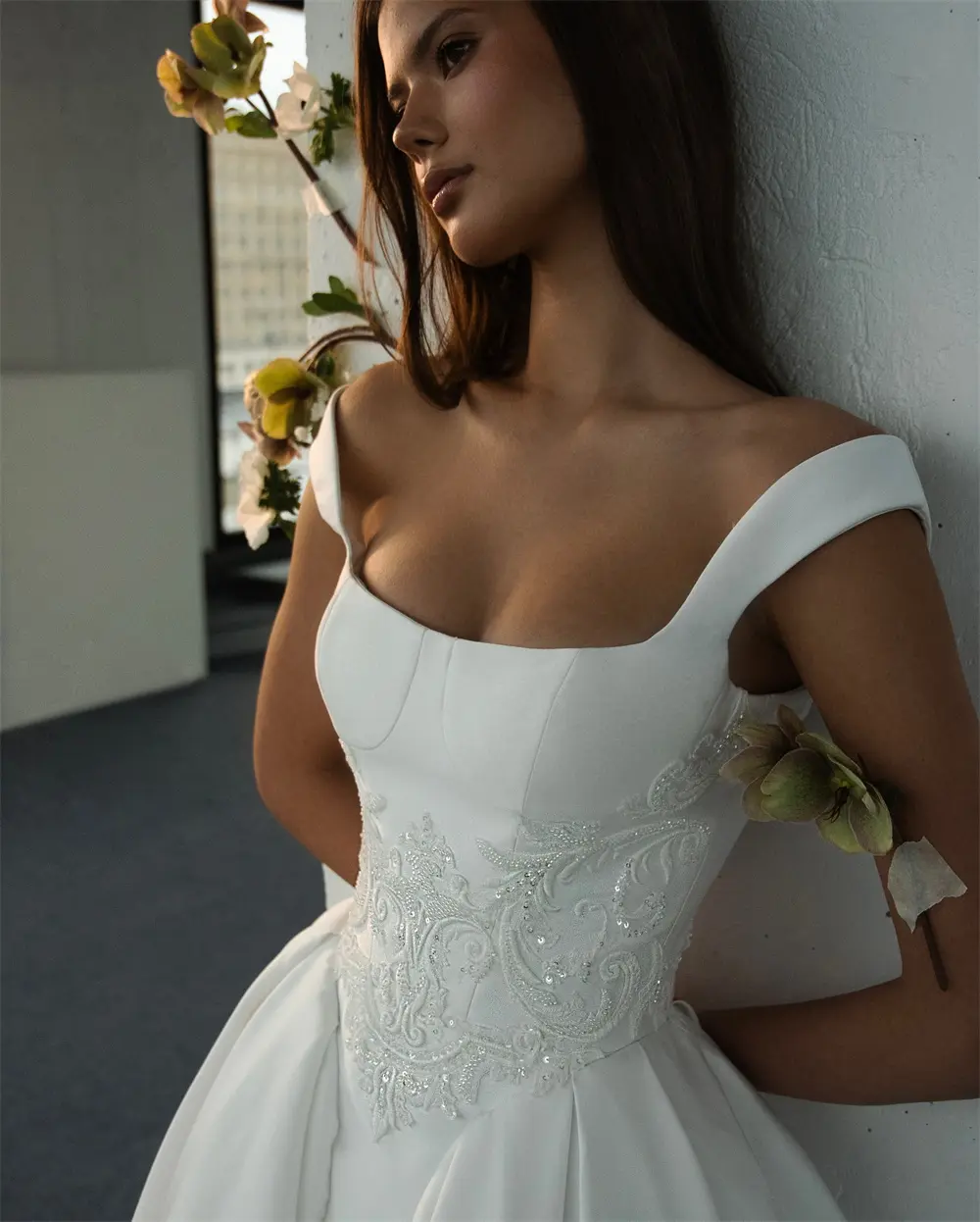 Luxurious Two Straps Scoop Lace Applique Satin Bridal Grown A Line Wedding Dresses Sweep Train Custom Made 2026 Rode De Morri