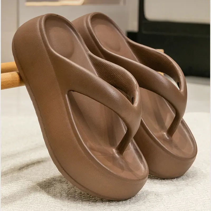 Clip Toe Thick Bottom Cloud Slippers Woman 2025 Non-slip Beach Flip Flops Women Summer Soft Sole Platform Sandals Slides Female
