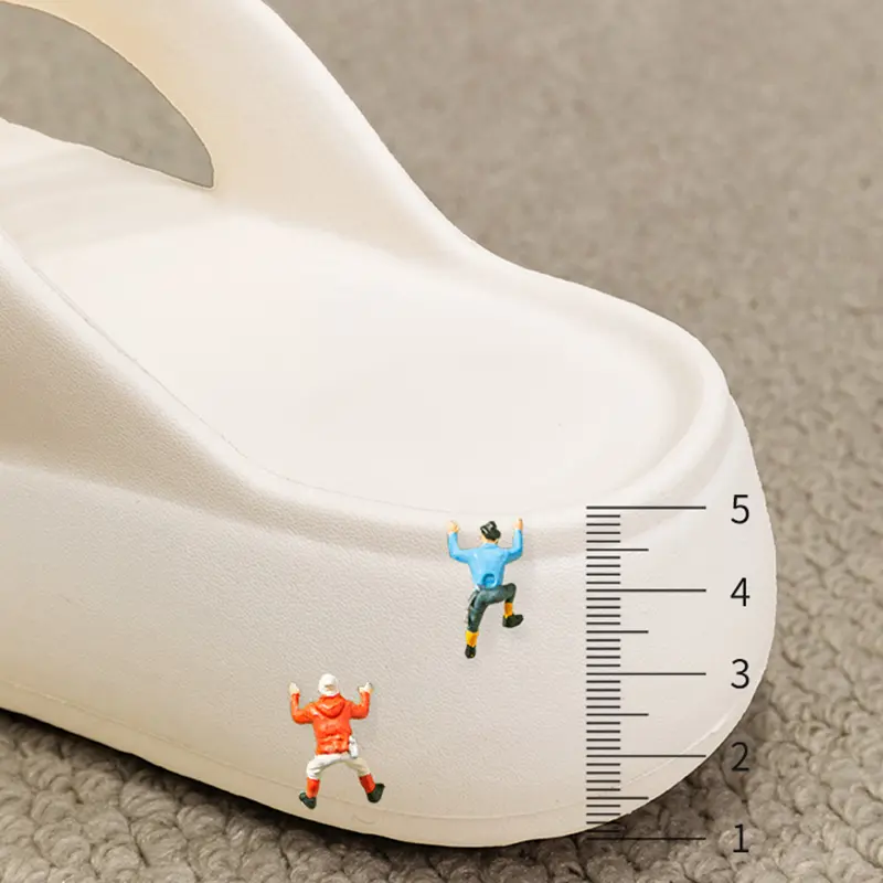 Clip Toe Thick Bottom Cloud Slippers Woman 2025 Non-slip Beach Flip Flops Women Summer Soft Sole Platform Sandals Slides Female