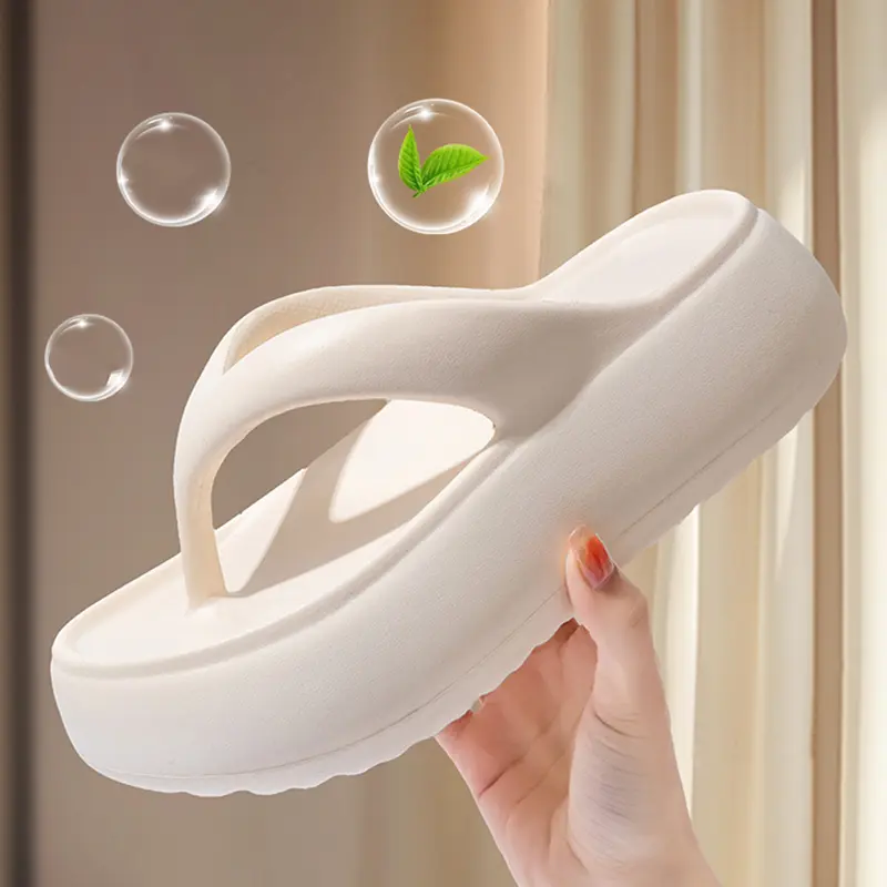 Clip Toe Thick Bottom Cloud Slippers Woman 2025 Non-slip Beach Flip Flops Women Summer Soft Sole Platform Sandals Slides Female