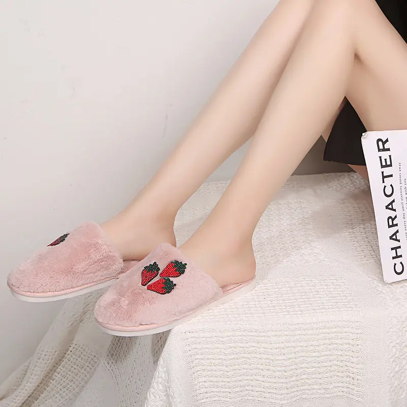Cute Glitter Strawberry Furry Slides Women 2025 Winter Warm Short Plush Indoor Slippers Comfort Fur Non Slip Bedroom Slippers