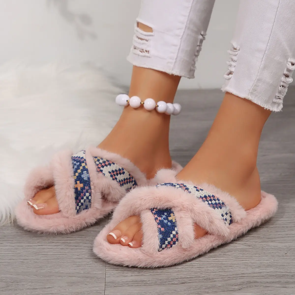 Fashionable Geometric Embroidery Furry Slippers Women 2025 Winter Luxury Faux Fur Indoor Slippers Comfort Flat Heel Cotton Slide