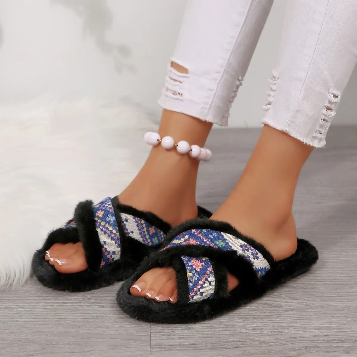 Fashionable Geometric Embroidery Furry Slippers Women 2025 Winter Luxury Faux Fur Indoor Slippers Comfort Flat Heel Cotton Slide