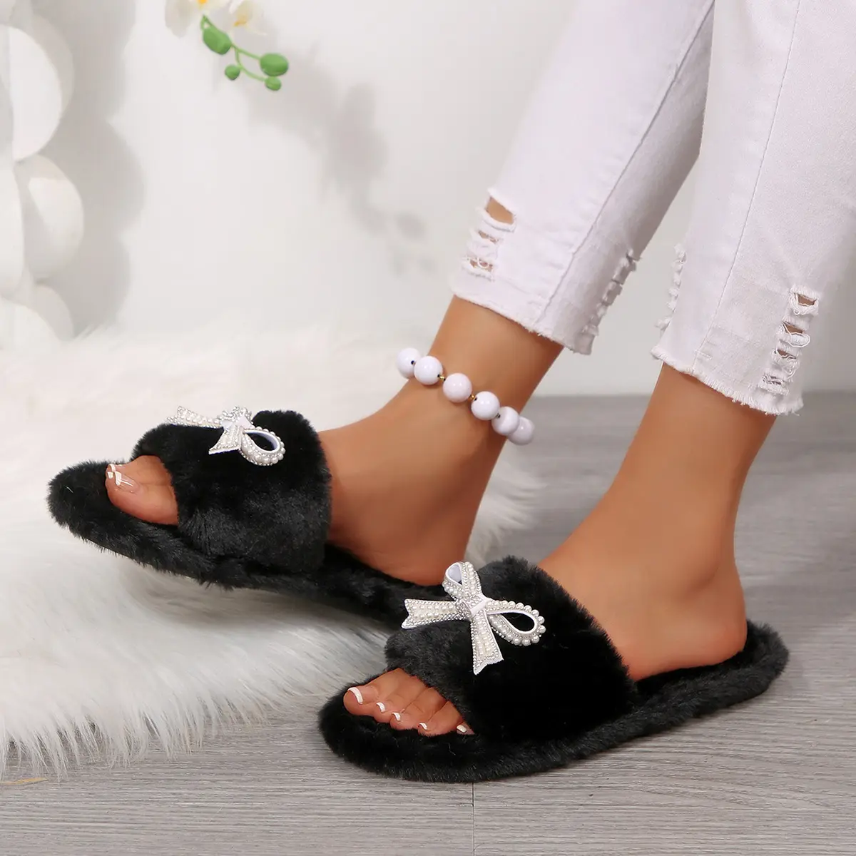 Elegant Glitter Bowknotfaux Fur Slides Women 2025 Winter Warm Short Plush Indoor Slippers Soft Sole Non Slip Furry Slippers