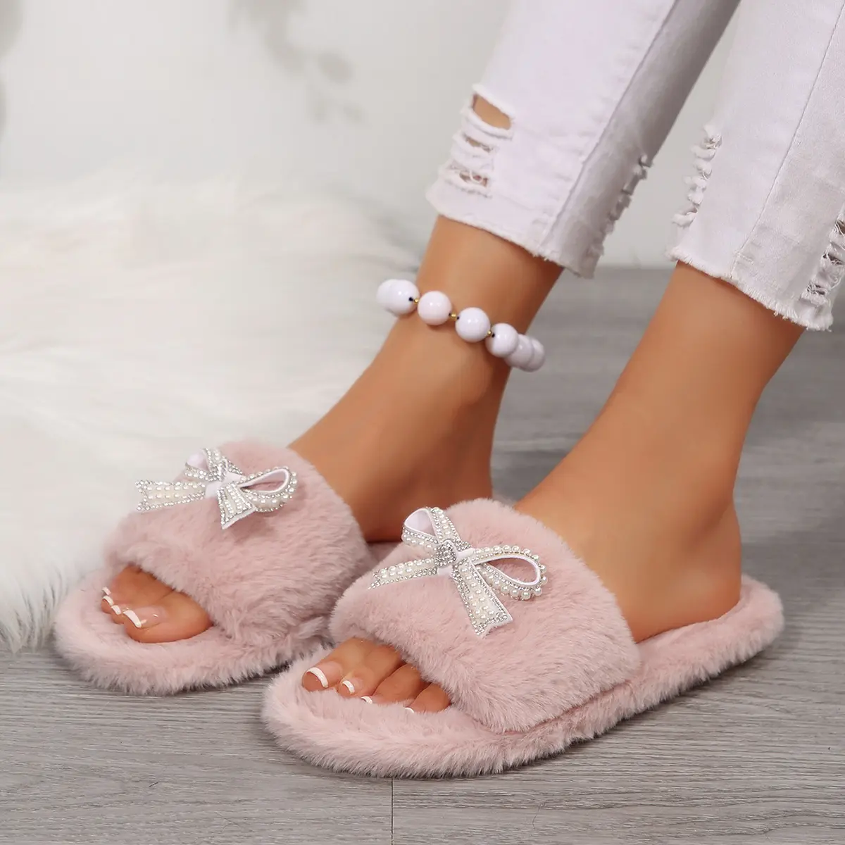 Elegant Glitter Bowknotfaux Fur Slides Women 2025 Winter Warm Short Plush Indoor Slippers Soft Sole Non Slip Furry Slippers