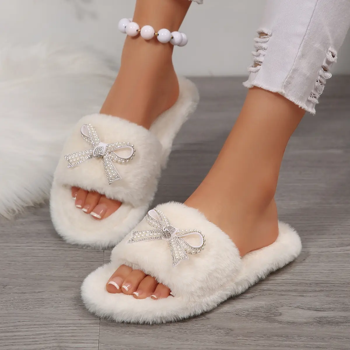 Elegant Glitter Bowknotfaux Fur Slides Women 2025 Winter Warm Short Plush Indoor Slippers Soft Sole Non Slip Furry Slippers