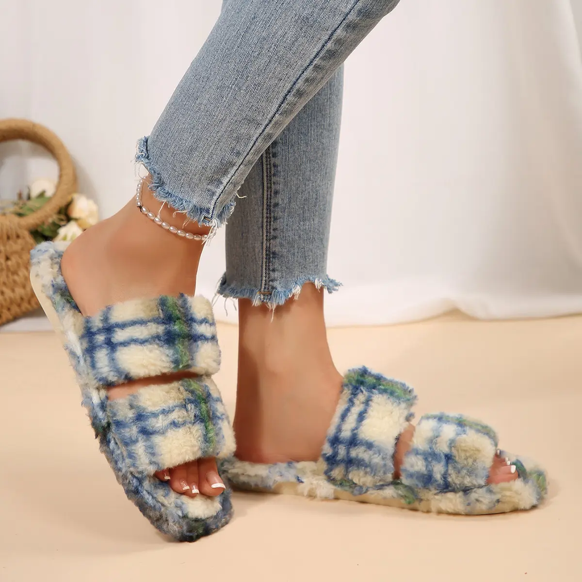 Retro Plaid Short Plush Slippers Women 2025 Winter Warm Faux Fur Non Slip Indoor Slippers Soft Sole Flat Heel Furry Slides