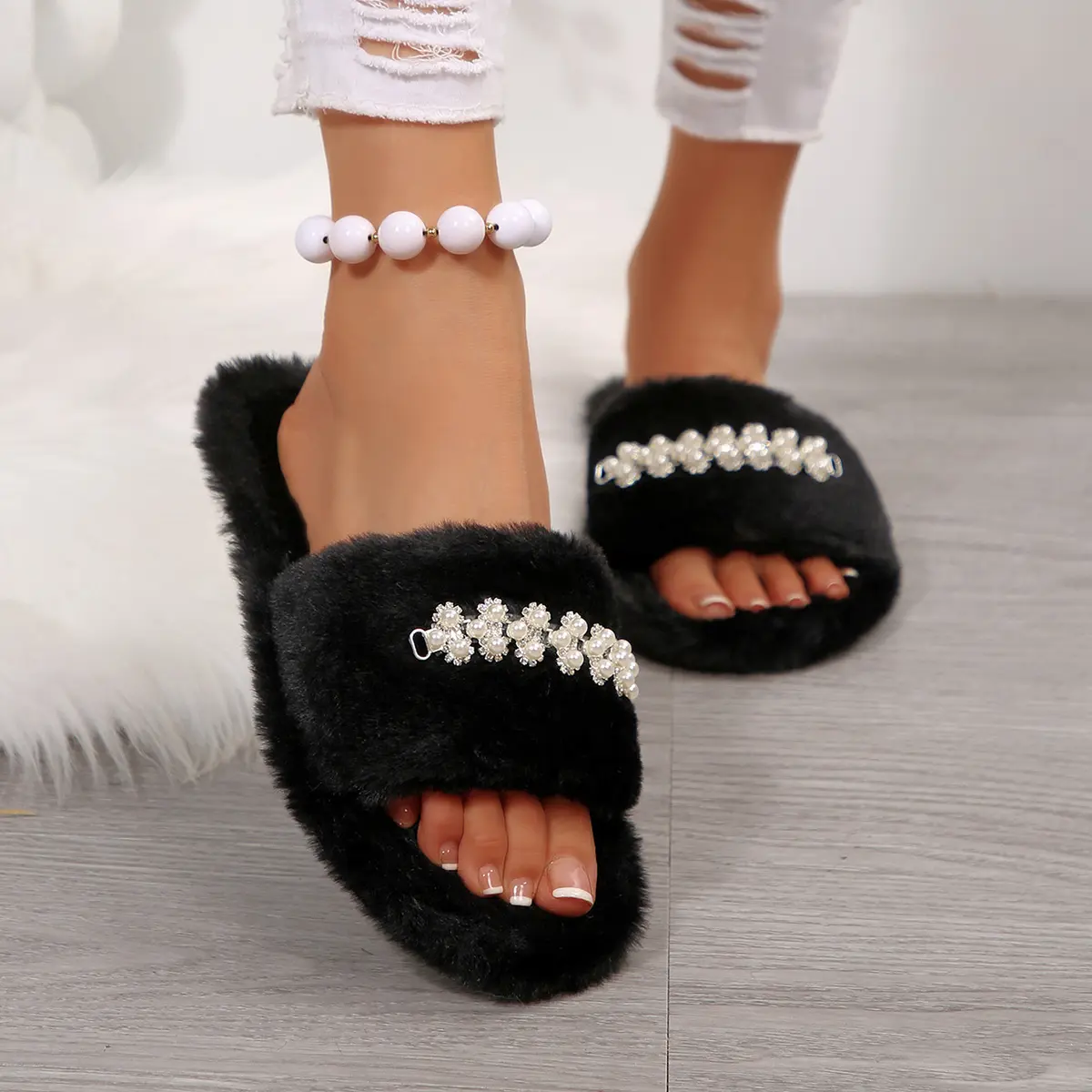 Luxury Pearl Flower Decoration Furry Slides Women 2025 Winter Warm Short Plush Indoor Slippers Soft Flat Heel Faux Fur Slippers