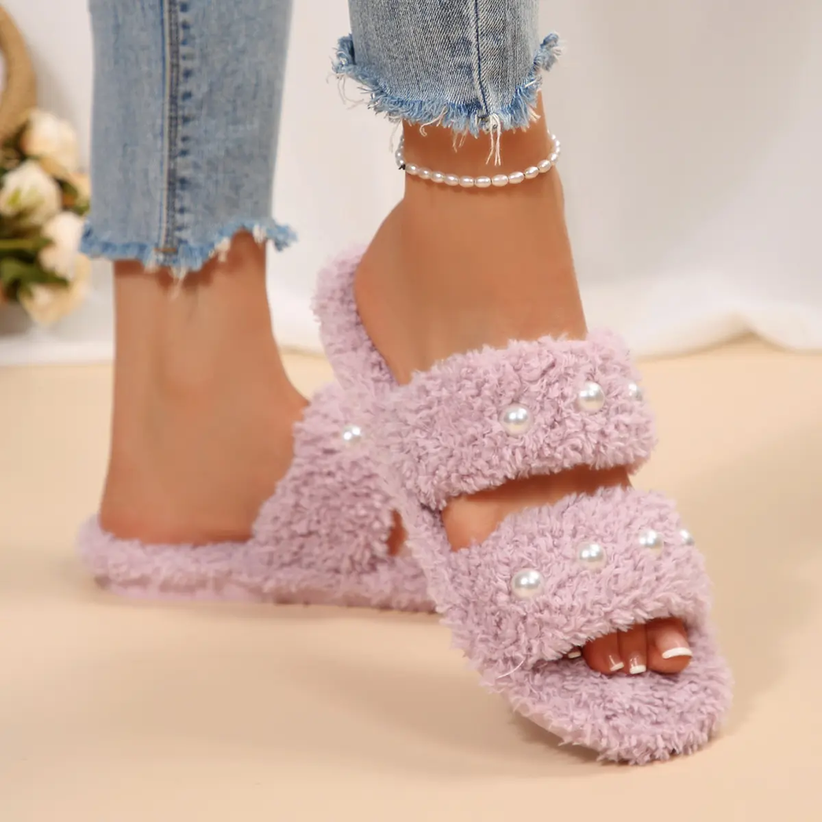 Elegant Pearl Decoration Short Plush Slippers Women 2025 Winter Soft Sole Non Slip Indoor Slippers Warm Faux Fur Bedroom Slides