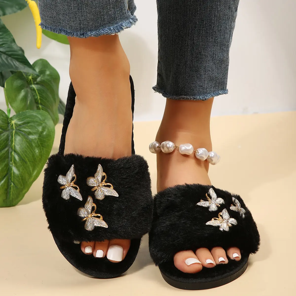 Luxury Glitter Bowknot Decoration Cotton Slippers Women 2025 Winter Comfort Flat Heel Indoor Slides Warm Short Plush Slippers