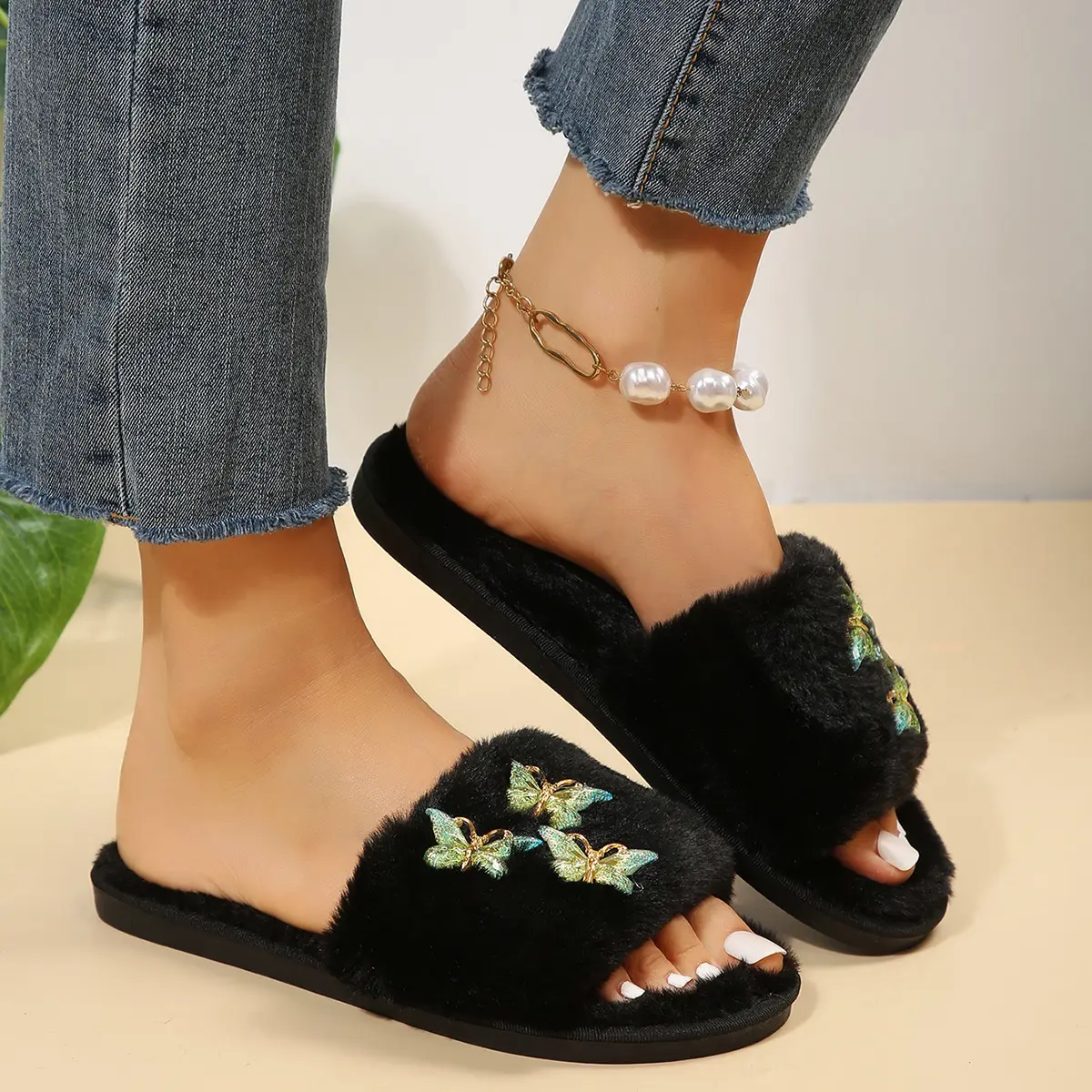 Luxury Glitter Bowknot Decoration Cotton Slippers Women 2025 Winter Comfort Flat Heel Indoor Slides Warm Short Plush Slippers