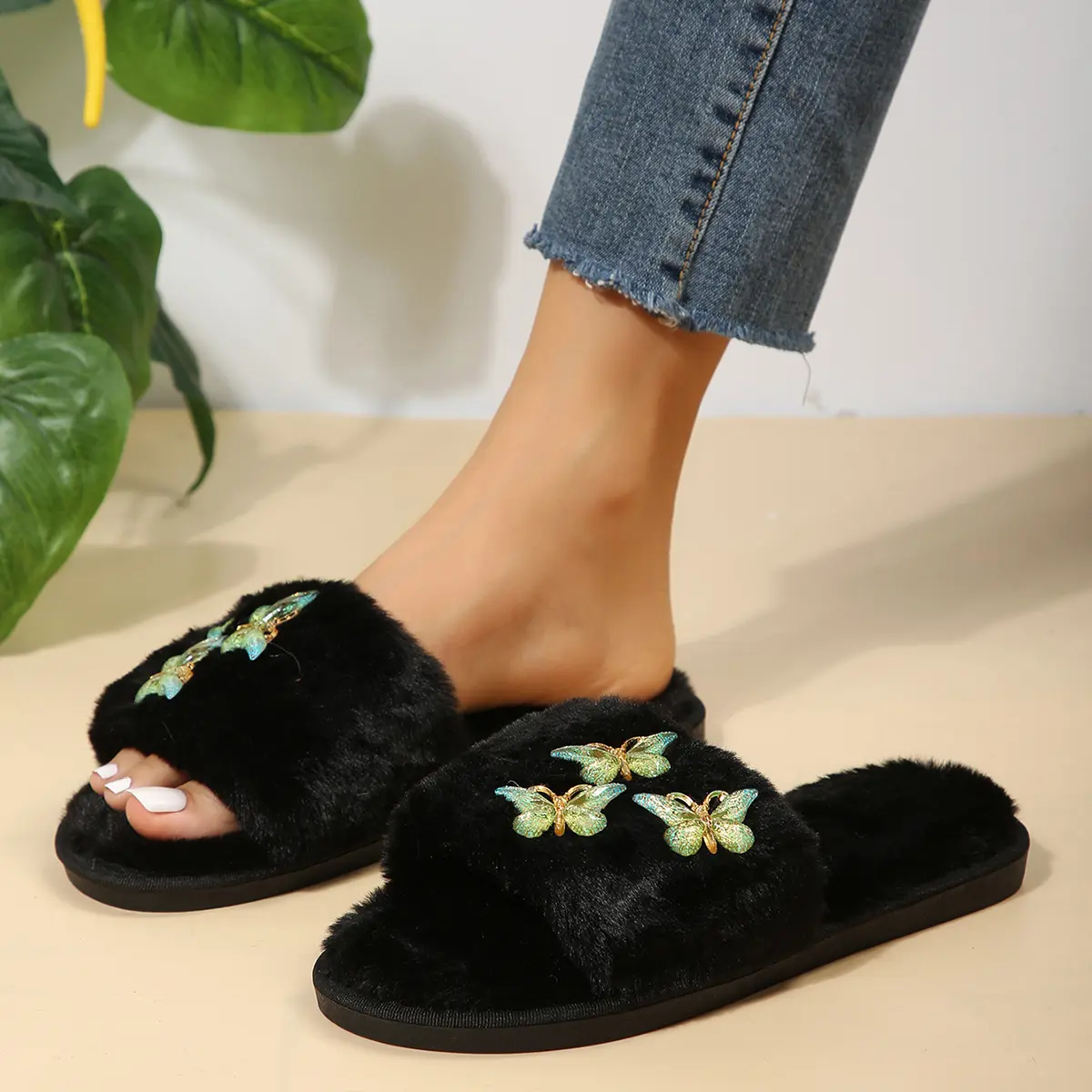 Luxury Glitter Bowknot Decoration Cotton Slippers Women 2025 Winter Comfort Flat Heel Indoor Slides Warm Short Plush Slippers