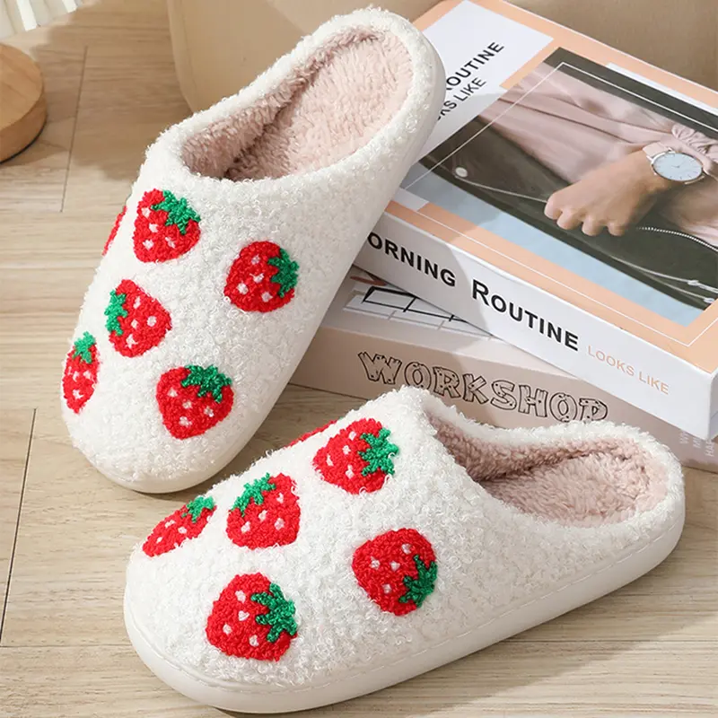 Cute Strawberry Print Cotton Indoor Slippers Women 2025 Winter Comfort Non Slip Bedroom Slides Warm Short Plush Couple Slippers