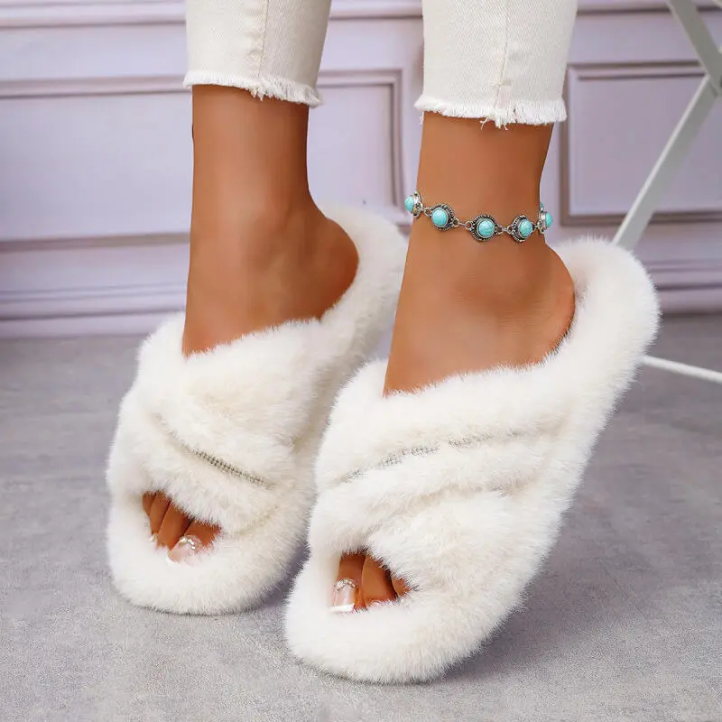 Fashion Silver Glitter Faux Fur Slippers Women 2025 Winter Comfort Thick Bottom Non Slip Indoor Cotton Slides Warm Furry Slides