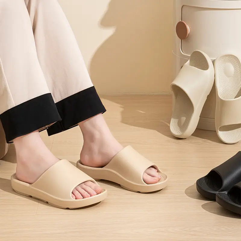 Solid Color Soft Sole Cloud Slides Woman Thick Platform Slippers Women Summer 2025 Lightweight Non-Slip Beach Shoes Flip Flops