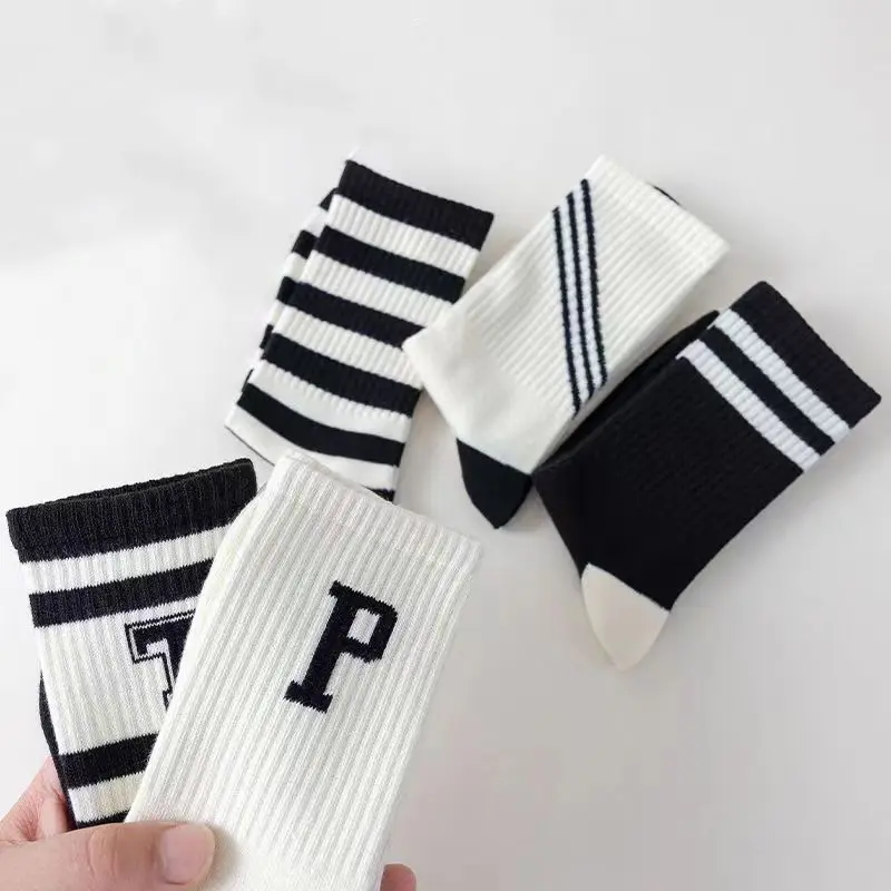 Fashion Mix Color Socks for Couples 2025 Autumn Letter Print Breathable Cotton Sports Socks 5 Pairs Women's Stripe Stockings