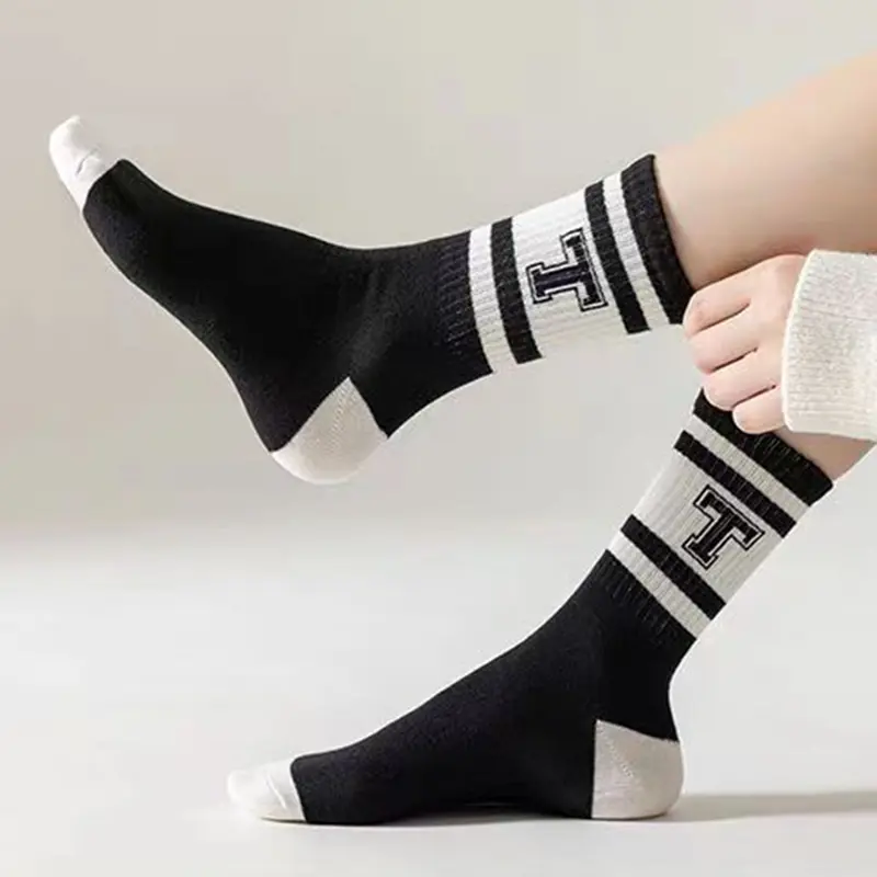 Fashion Mix Color Socks for Couples 2025 Autumn Letter Print Breathable Cotton Sports Socks 5 Pairs Women's Stripe Stockings